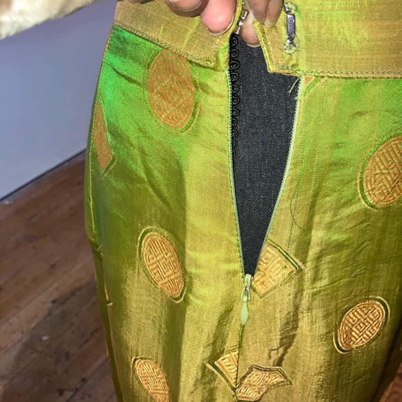 Green and Gold Silk Skirt - Picture 10 of 12